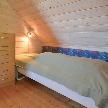 2 Bedroom Stunning In Tarm Casa de Férias *